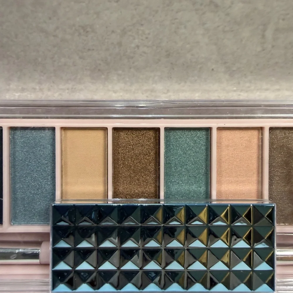 💙3/$20 Hard Candy Rich & Famous Eyeshadow Palette - Gold, Blue, Brown, Tan